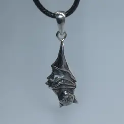 Серебряный кулон летучая мышь