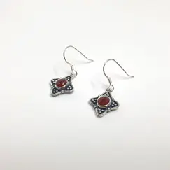 Серебряные серьги "четырёхлистник с сердоликом"