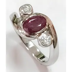 Ювелирное кольцо из серебра 925 пробы с драгоценным камнем рубин