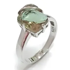 Ювелирное кольцо из серебра ,султанит
