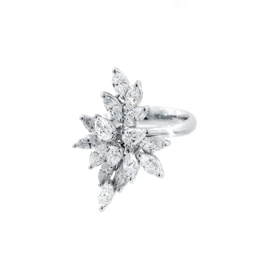 Кольцо с бриллиантами из белого золота 750