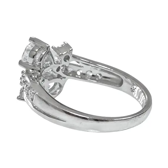 Серебряное кольцо с фианитом, изображение 3